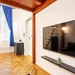 Cute Modern Getaway In The Heart Of The City