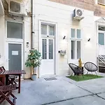 Cute Modern Getaway In The Heart Of The City